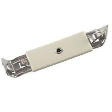 Magnetic can opener